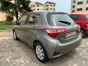 Toyota Yaris L Hatchback 3dr 2017 Gray