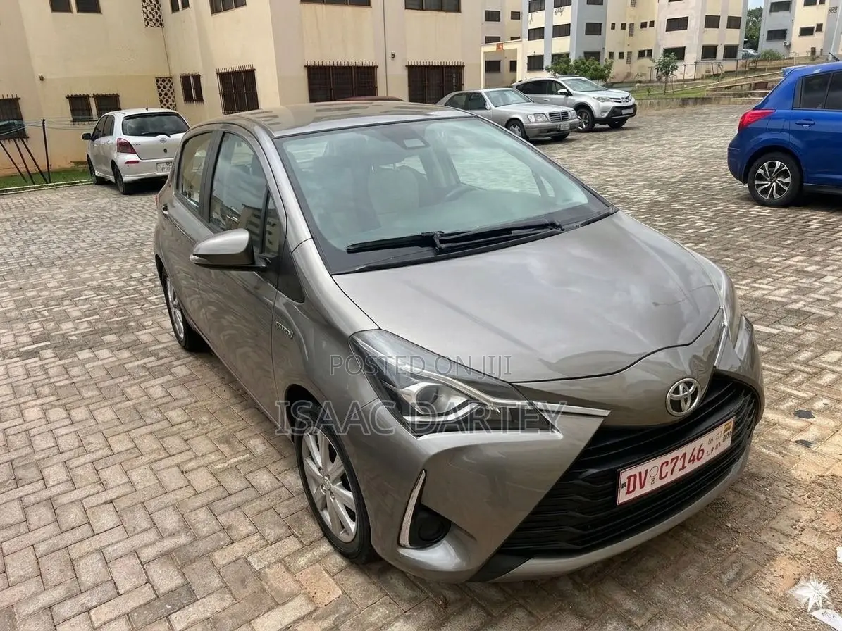Toyota Yaris L Hatchback 3dr 2017 Gray