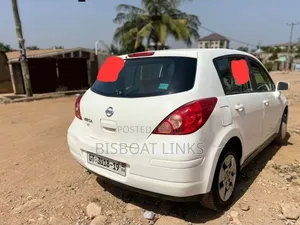 Nissan Versa 1.8 S Hatchback 2012 White