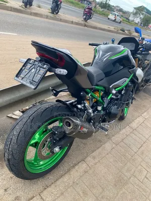 Kawasaki Z900 2025 Green