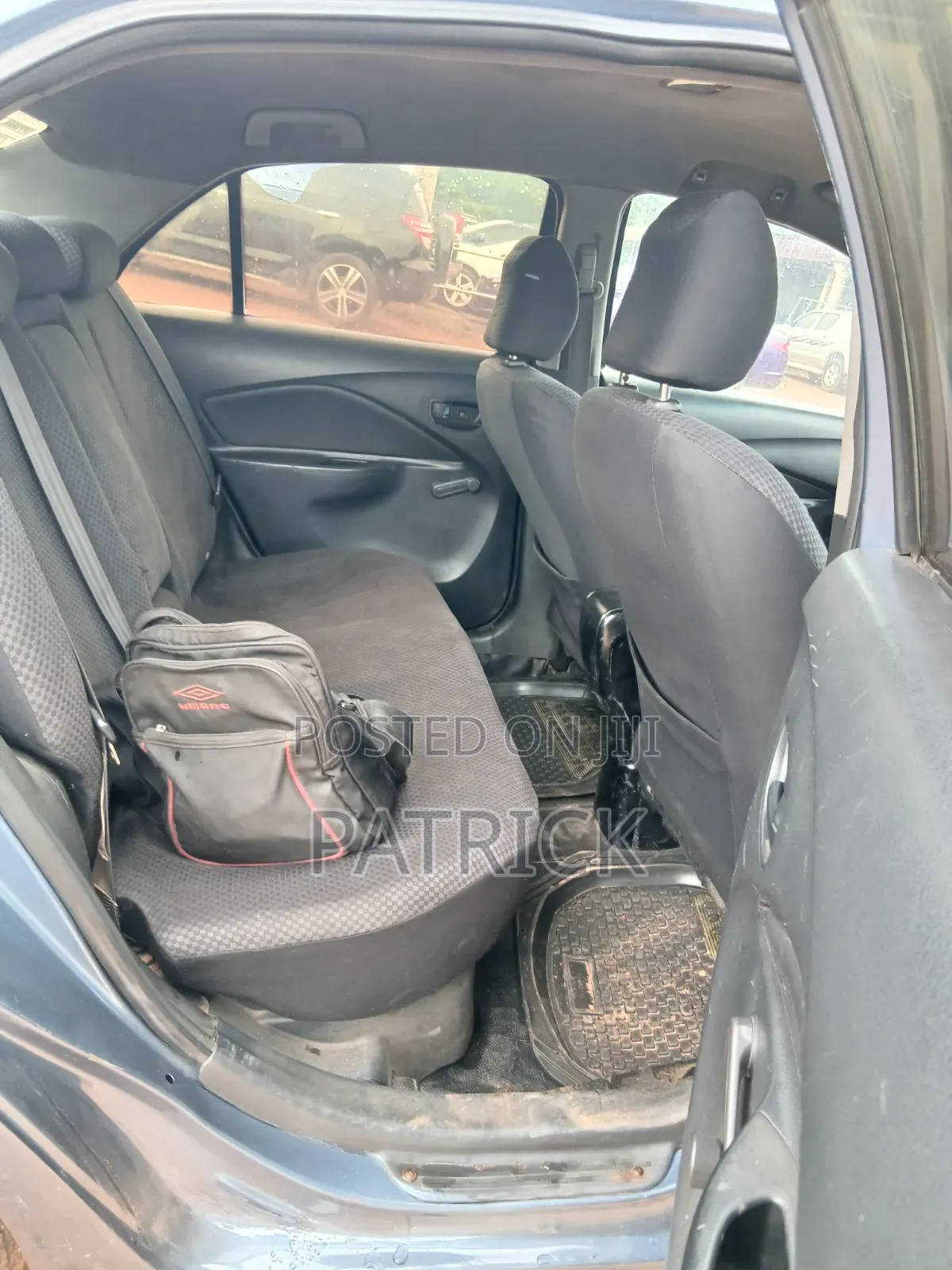 Toyota Yaris Base Sedan 4dr 2010 Blue