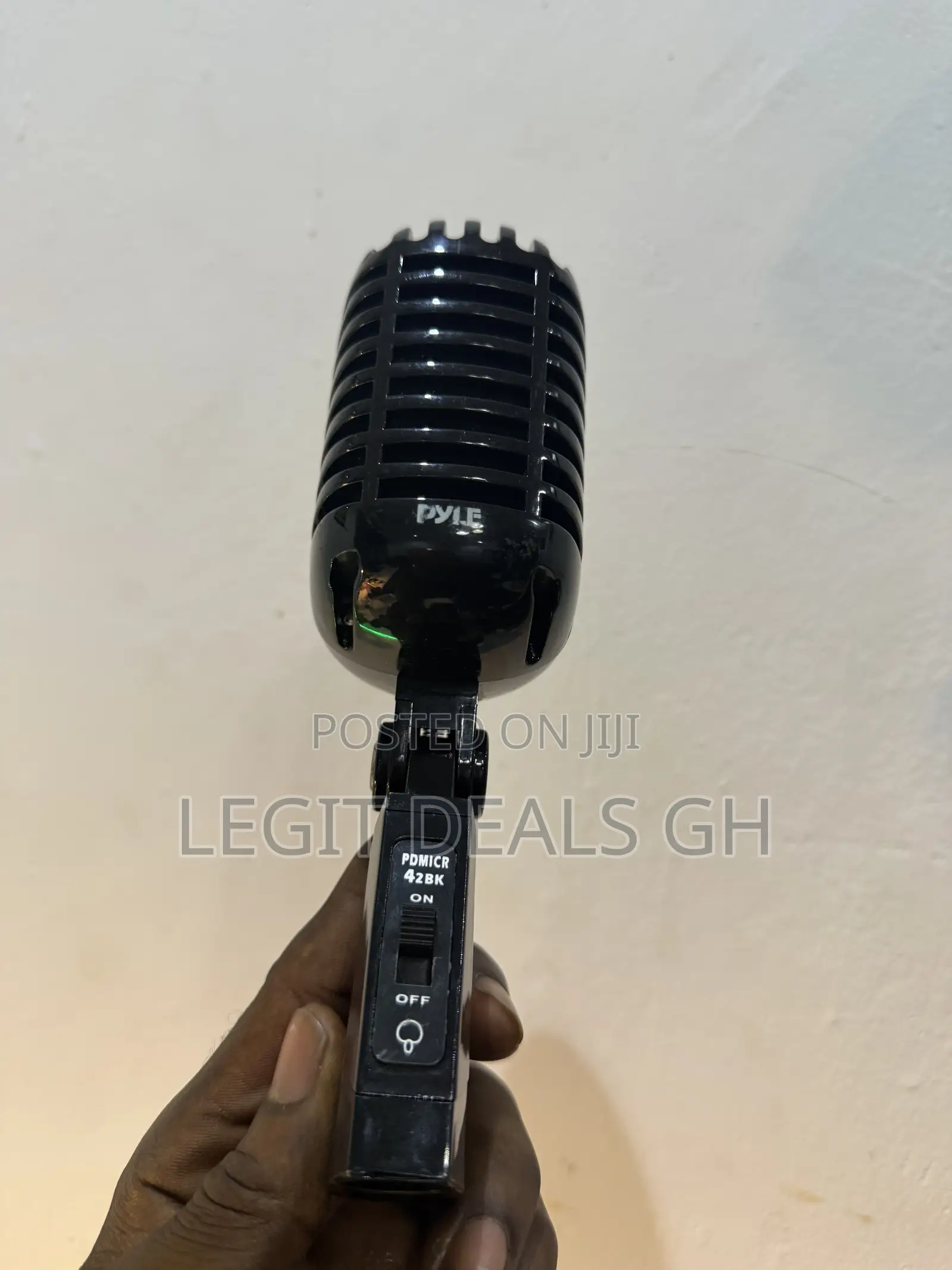 Scarlet Microphones