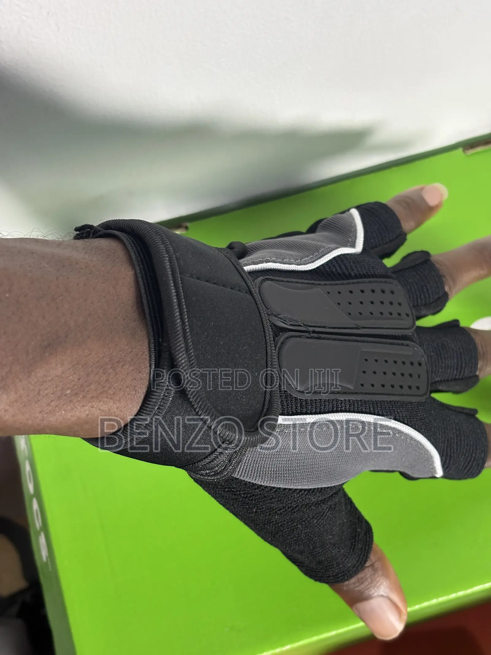 Quality Motorcycle Riding Gloves With Strong Grip
