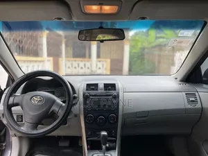 Toyota Corolla LE 4dr Sedan (1.8L 4cyl 4A) 2010 Gray