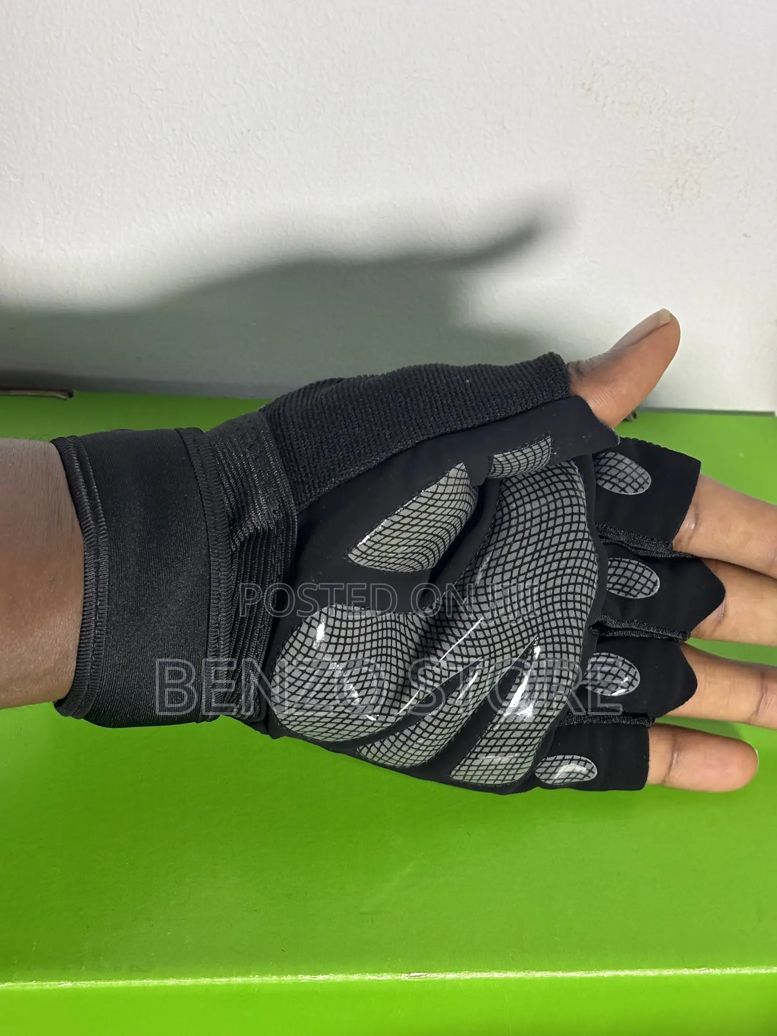 Quality Riding Gloves With Comfortable Fit and Grip