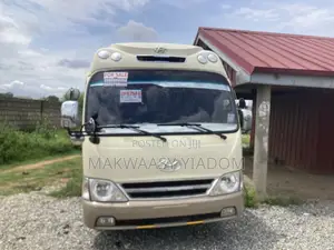 Hyundai County 2009 Yellow