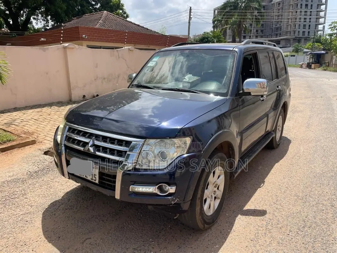 Mitsubishi Pajero 2015 Blue