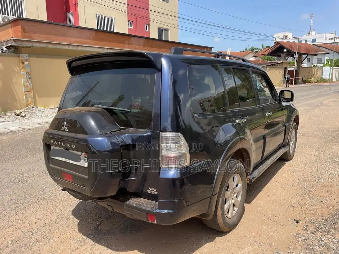 Mitsubishi Pajero 2015 Blue