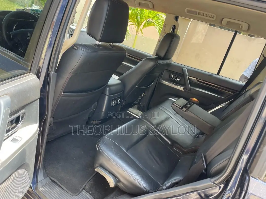 Mitsubishi Pajero 2015 Blue