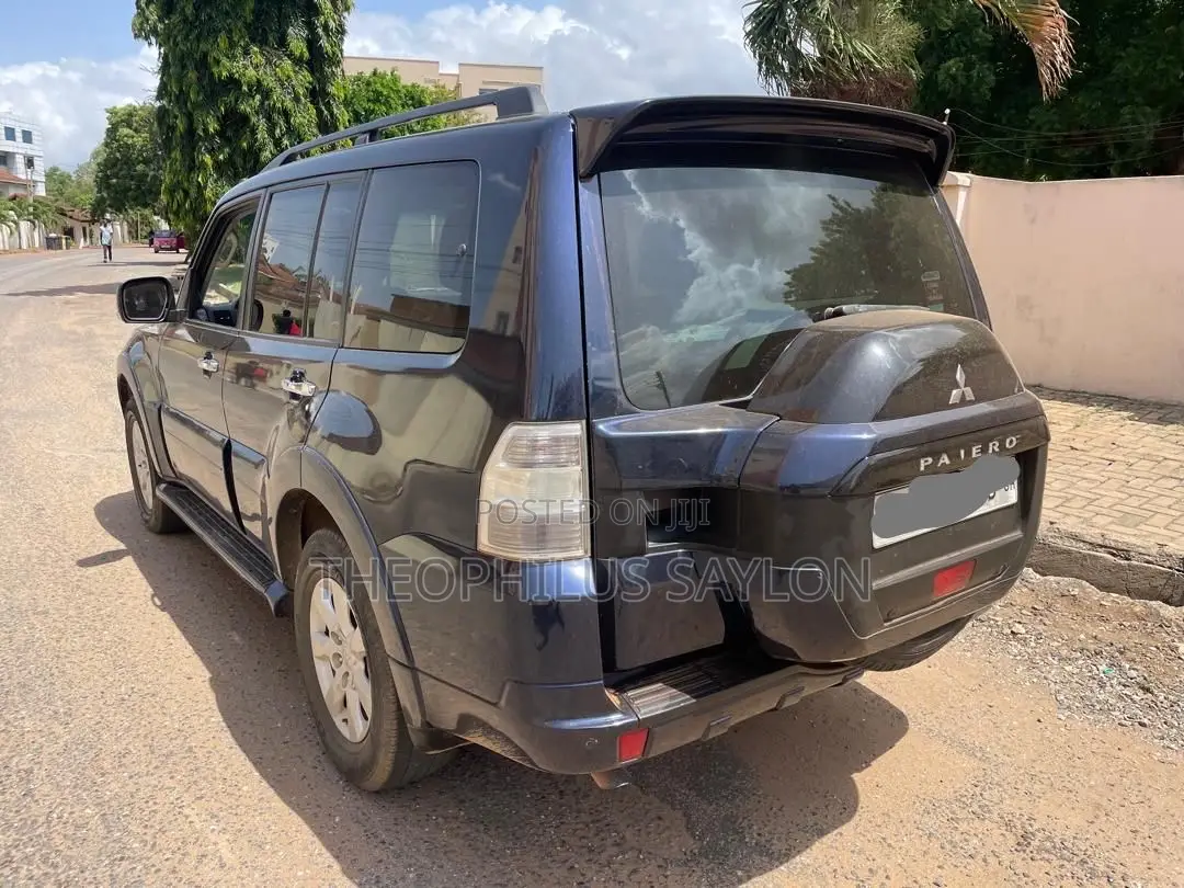 Mitsubishi Pajero 2015 Blue