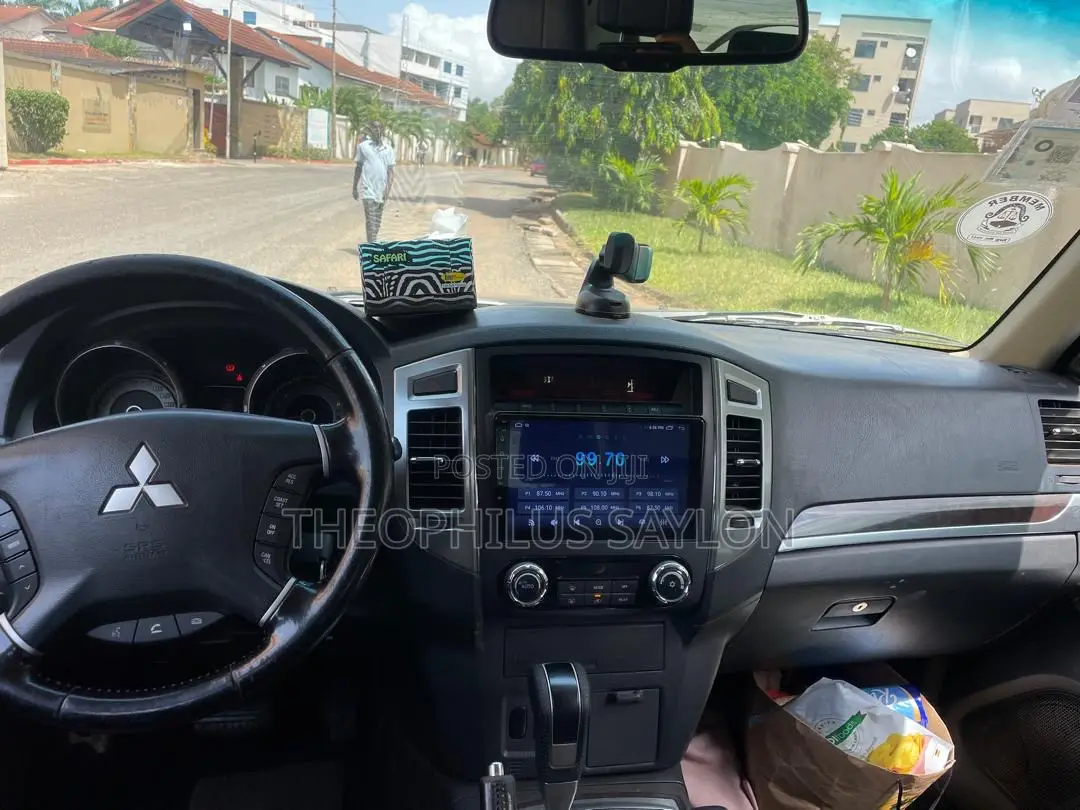 Mitsubishi Pajero 2015 Blue