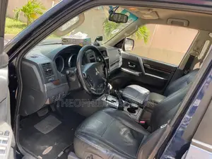 Mitsubishi Pajero 2015 Blue