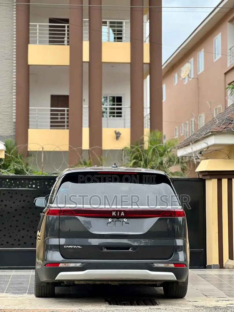 Kia Carnival 2023 Gray
