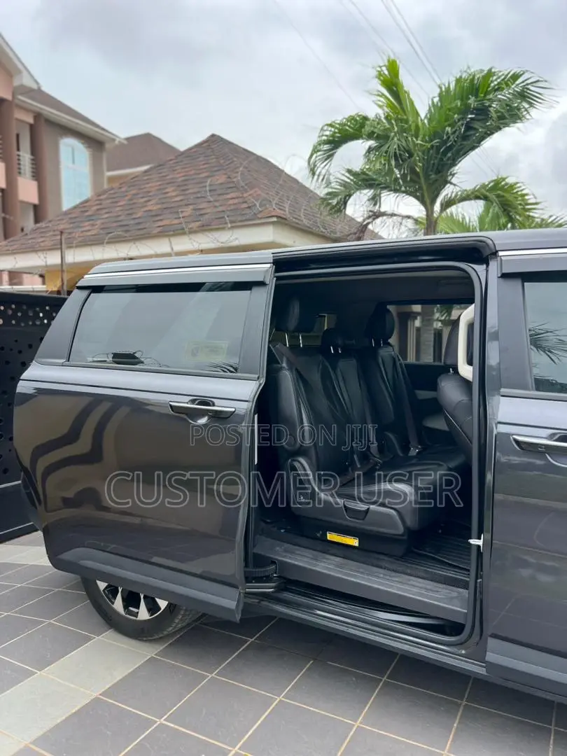 Kia Carnival 2023 Gray