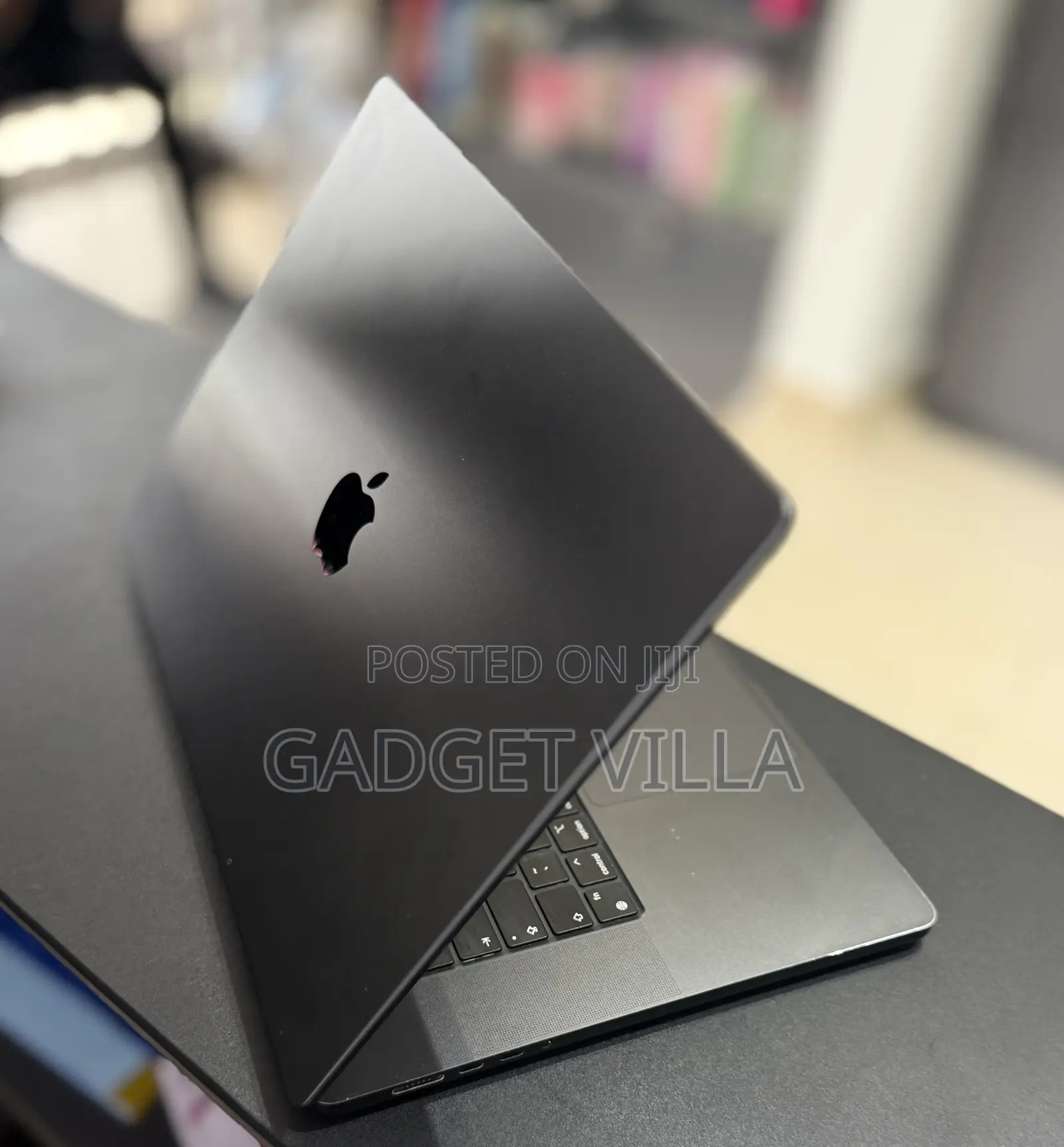Apple MacBook Pro 2023 M3 Pro 16-inch 18GB Apple M3 Pro SSD 512GB