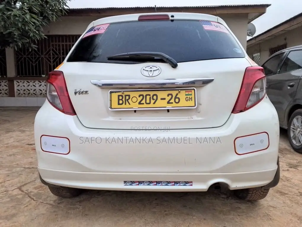 Toyota Vitz 1.3 AWD 5dr 2013 White