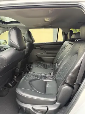 Toyota Highlander XLE AWD 2024 Silver
