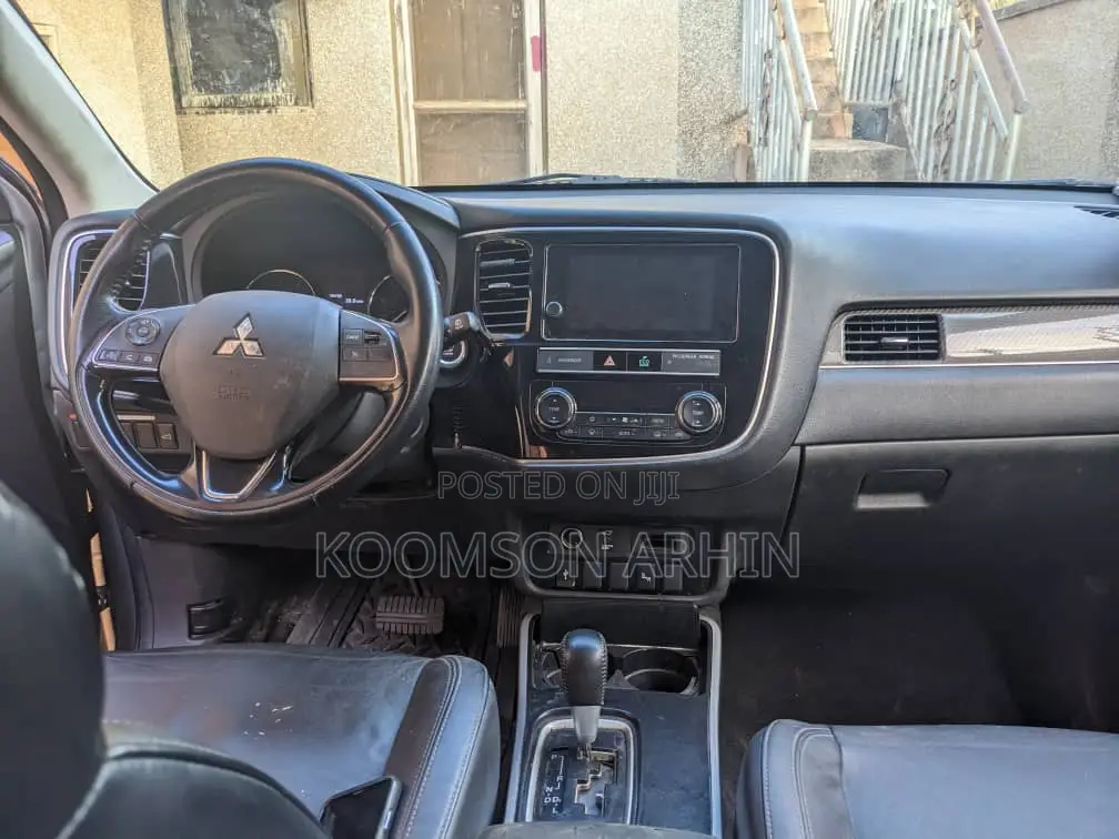 Mitsubishi Outlander 2019 Silver