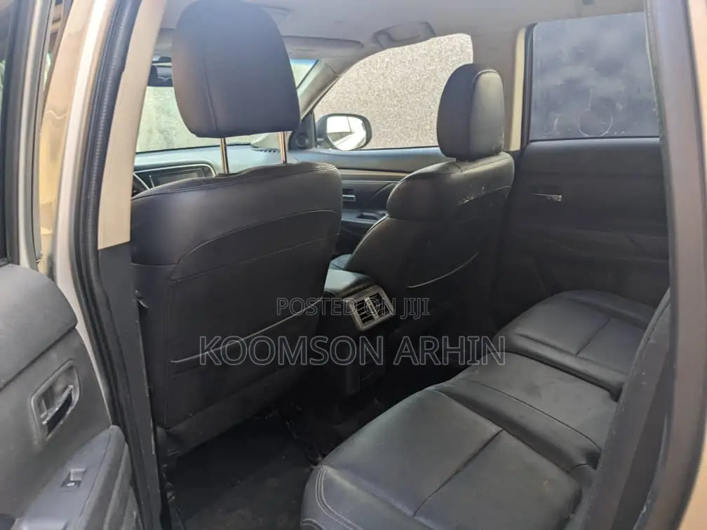 Mitsubishi Outlander 2019 Silver