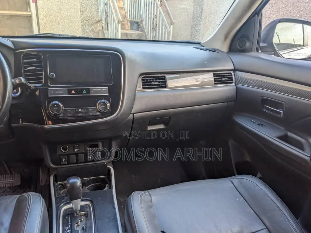 Mitsubishi Outlander 2019 Silver