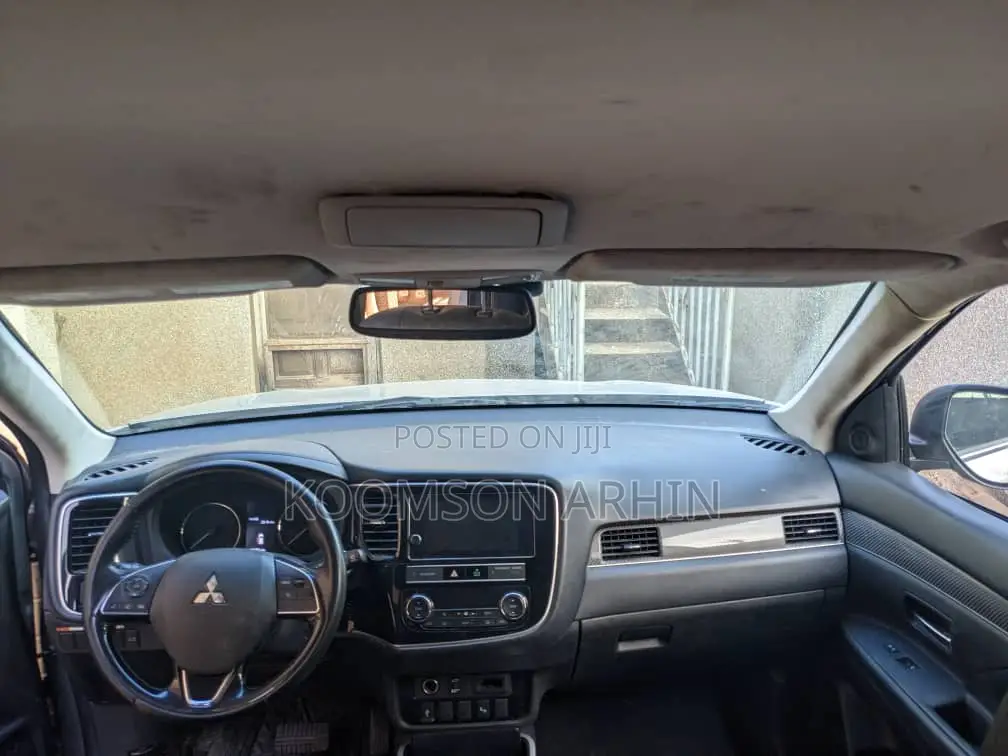 Mitsubishi Outlander 2019 Silver