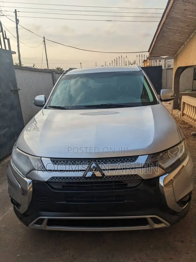 Mitsubishi Outlander 2019 Silver