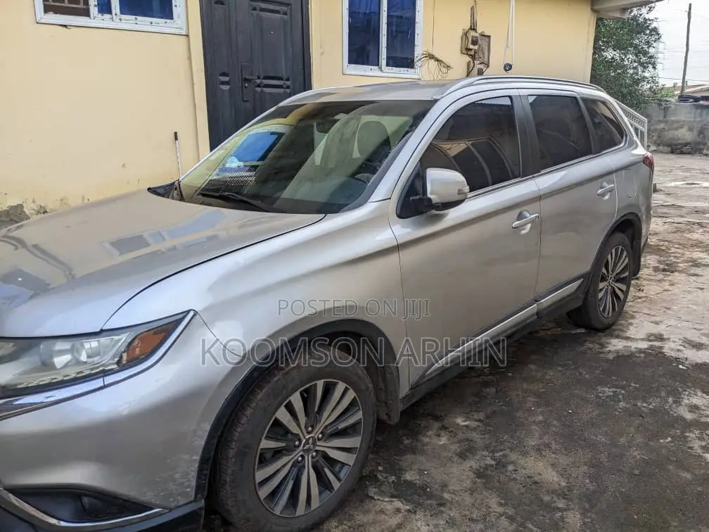 Mitsubishi Outlander 2019 Silver