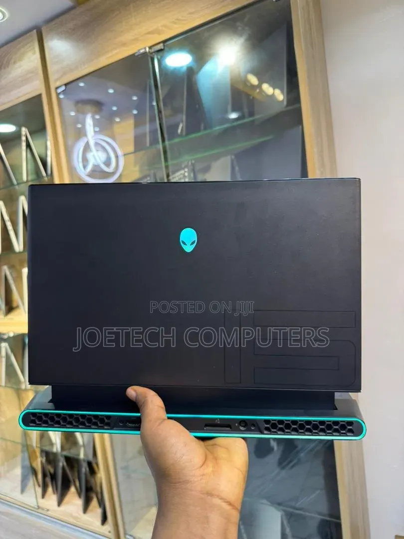 Laptop Alienware m17 R5 16GB AMD Ryzen 9 SSD 1T