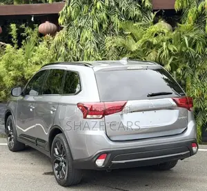 Mitsubishi Outlander 2.4 PHEV AWD 2018 Silver
