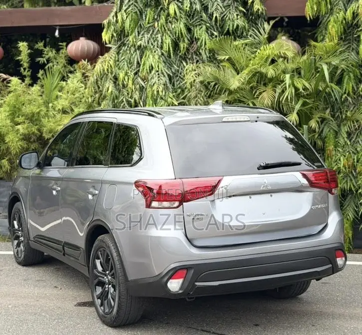 Mitsubishi Outlander 2.4 PHEV AWD 2018 Silver