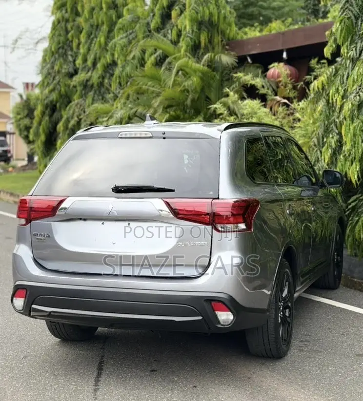 Mitsubishi Outlander 2.4 PHEV AWD 2018 Silver