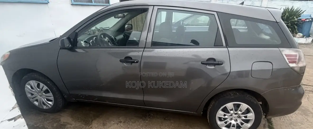 Toyota Matrix Hatchback FWD (1.8L 4cyl 5M) 2007 Gray