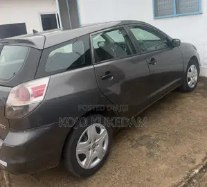 Toyota Matrix Hatchback FWD (1.8L 4cyl 5M) 2007 Gray
