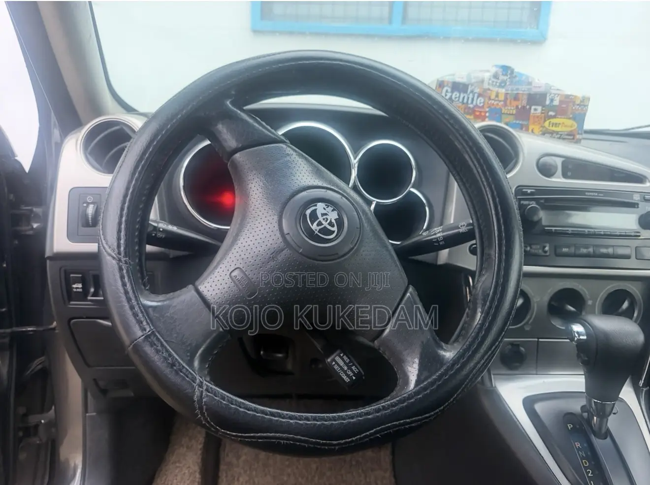 Toyota Matrix Hatchback FWD (1.8L 4cyl 5M) 2007 Gray