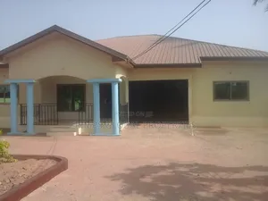 4bdrm House in West Hills Mall Area for rent