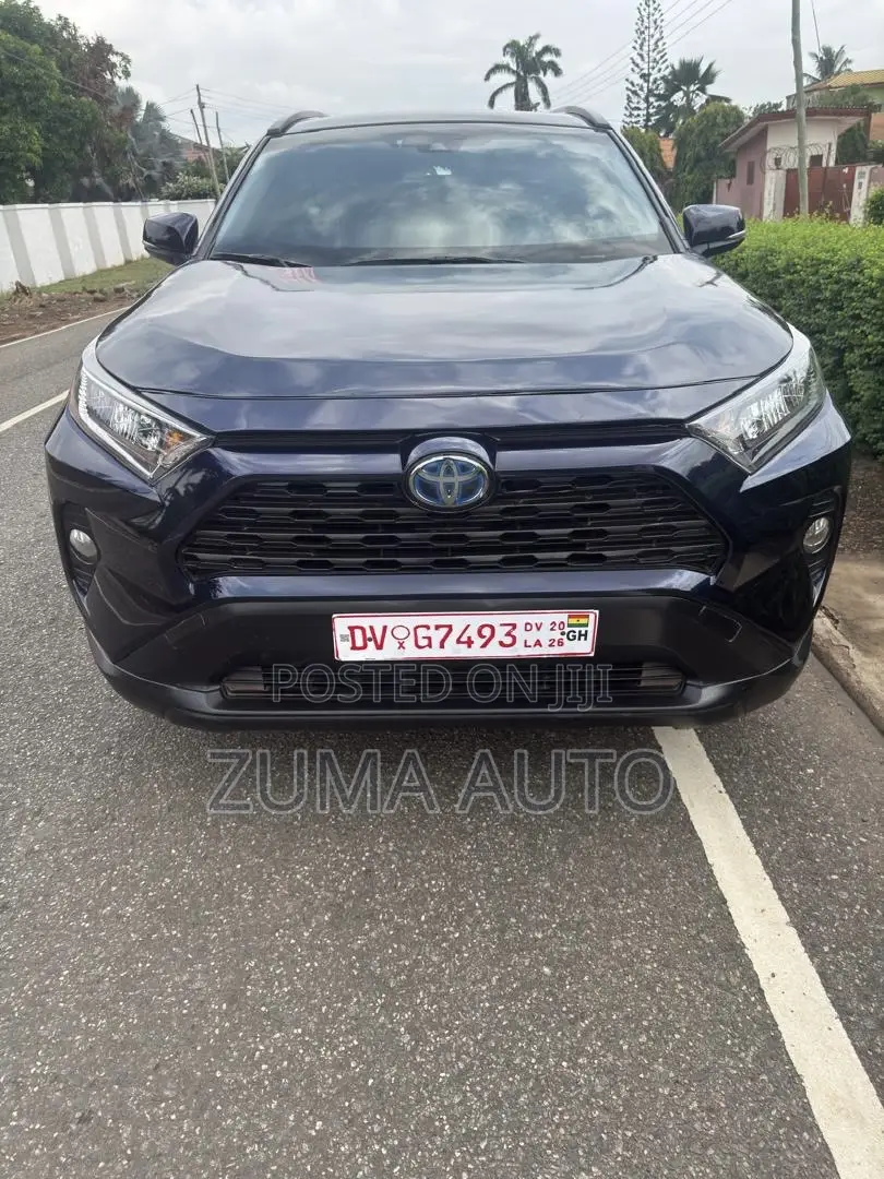 Toyota RAV4 XLE 2022 Blue