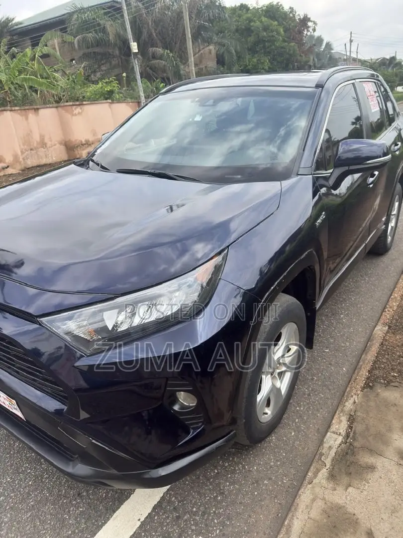 Toyota RAV4 XLE 2022 Blue