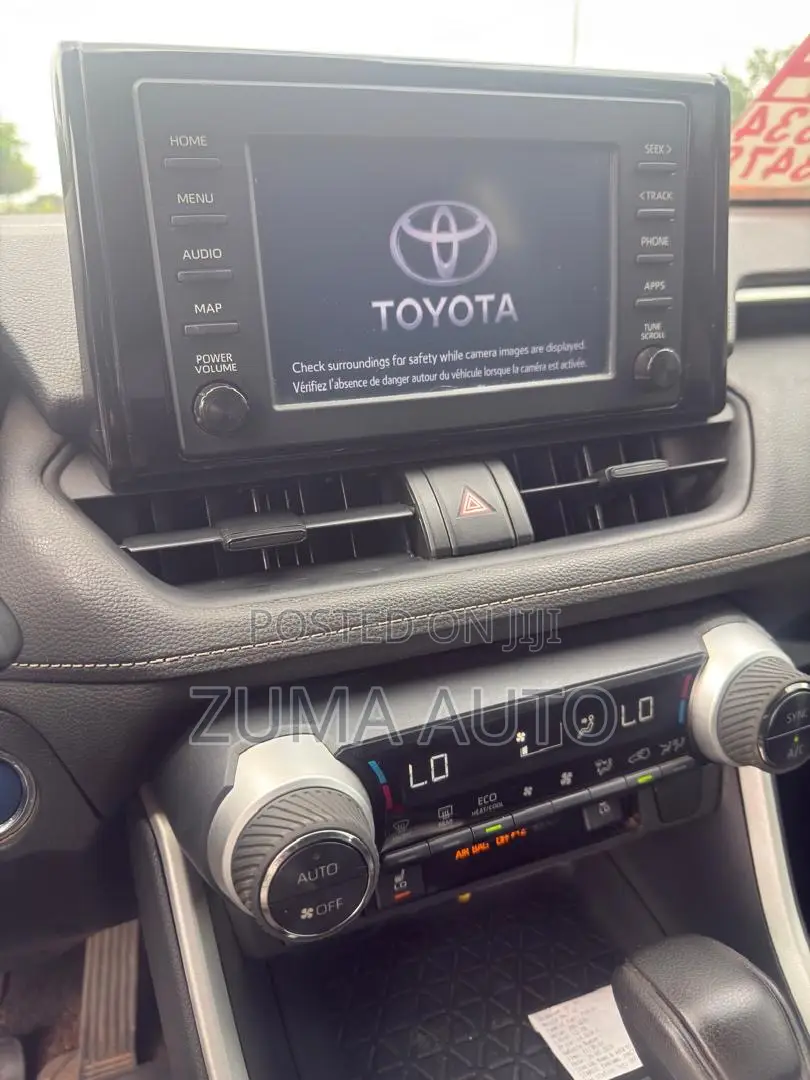 Toyota RAV4 XLE 2022 Blue