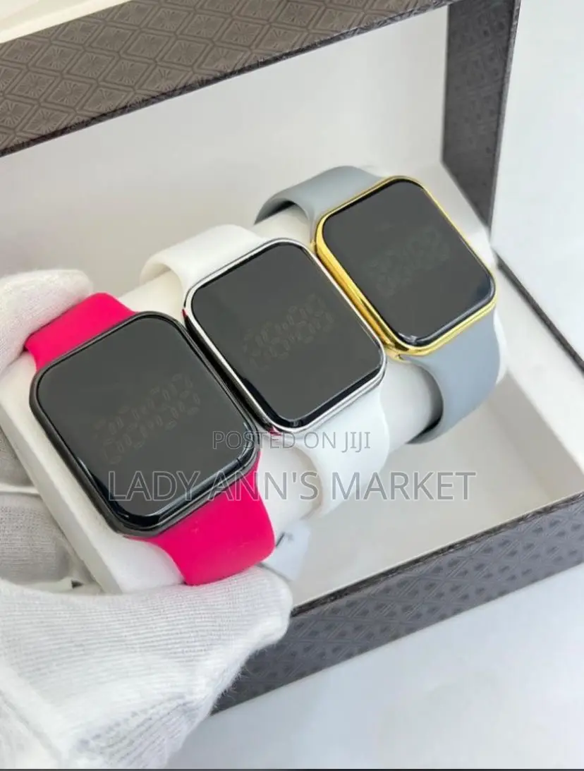 Normal Watch Nb : Not Phone or Smartwatch