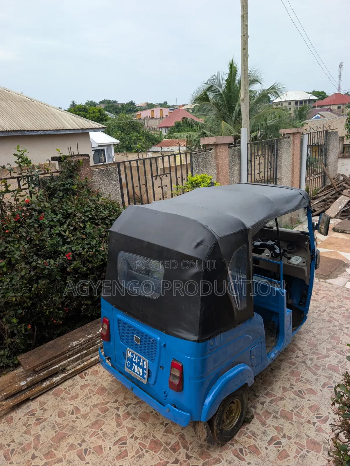 Bajaj RE 2022 Blue