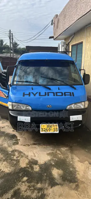 Hyundai H1 2000 Blue