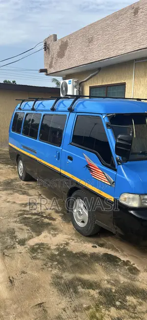 Hyundai H1 2000 Blue