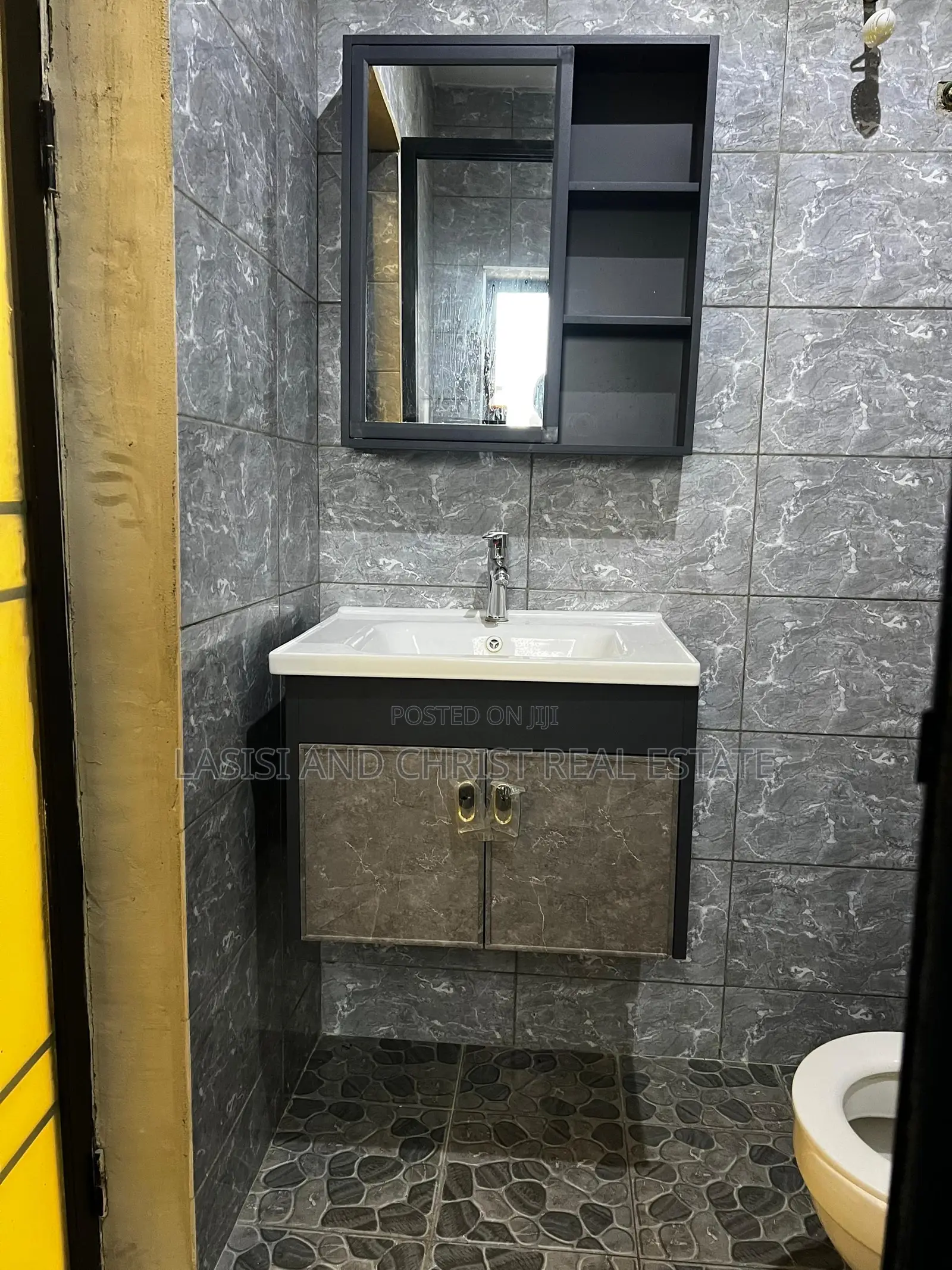Furnished 6bdrm Maisonette in Lasisi And Christ, Ablekuma for sale