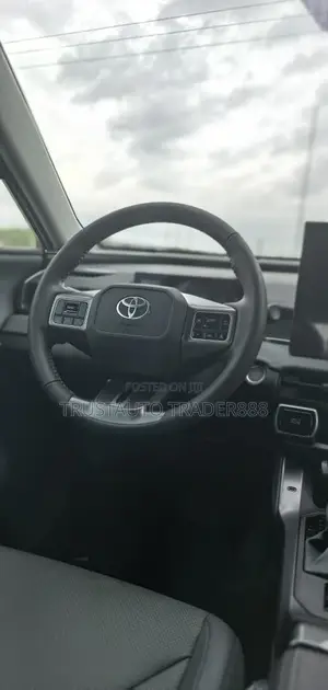 New Toyota RAV4 XLE Premium 2025 Black