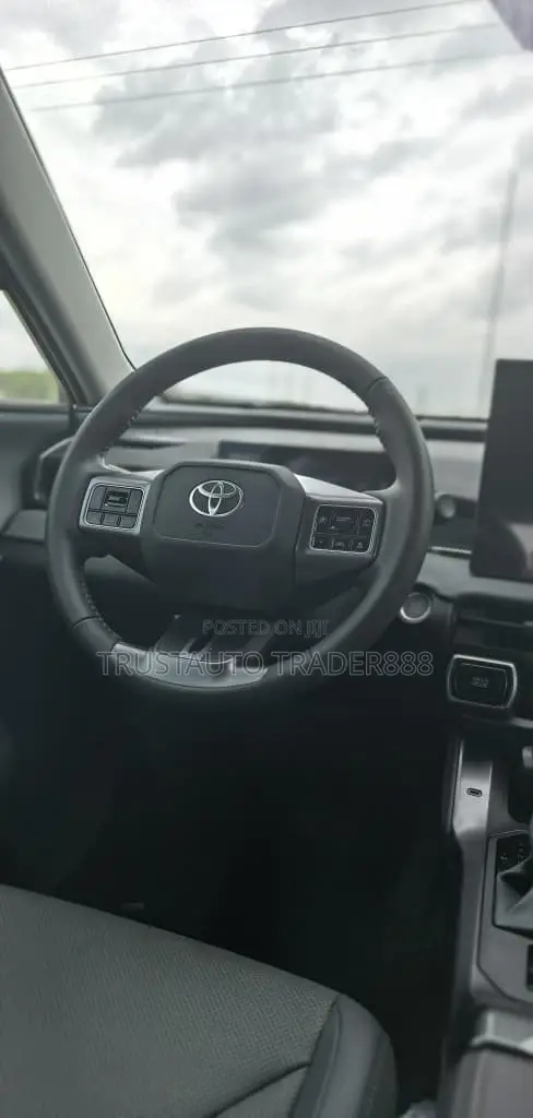 New Toyota RAV4 XLE Premium 2025 Black