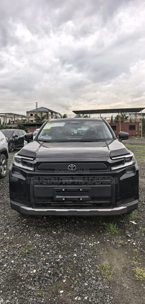 New Toyota RAV4 XLE Premium 2025 Black