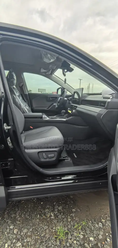 New Toyota RAV4 XLE Premium 2025 Black