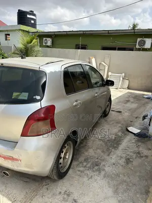 Toyota Vitz 1.5 FWD 5dr 2010 Silver