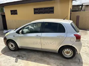 Toyota Vitz 1.5 FWD 5dr 2010 Silver