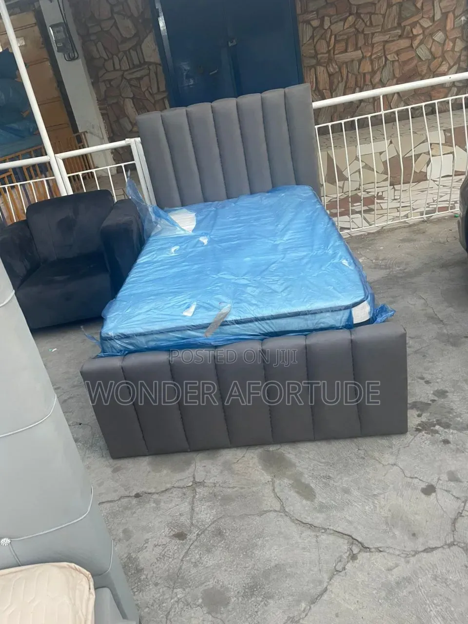 1 and Half Bed With Mattress